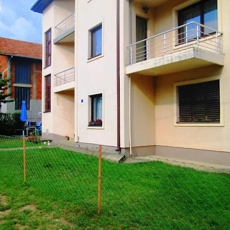 Nis Apartman 4*